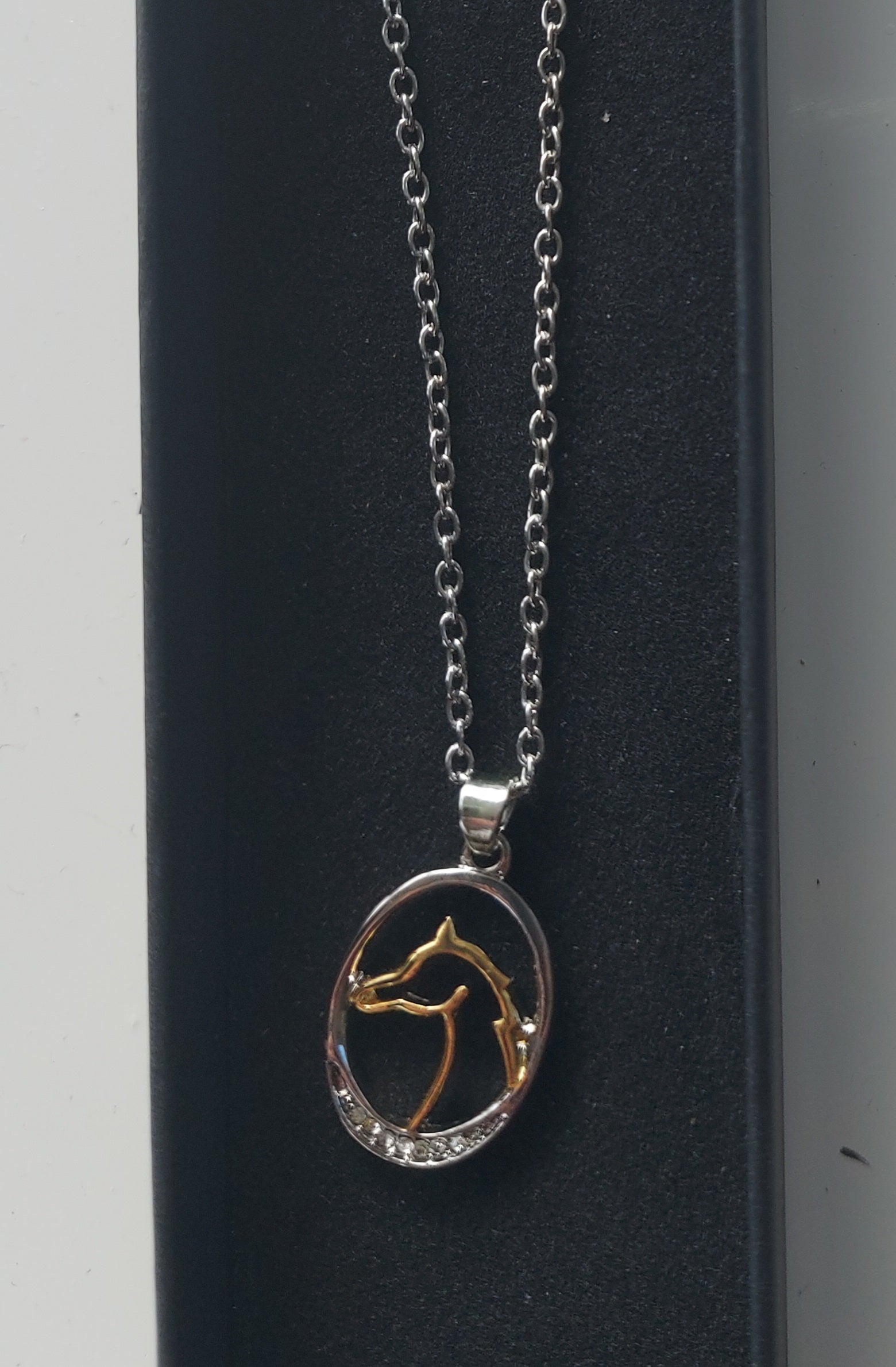 Horse pendent necklace