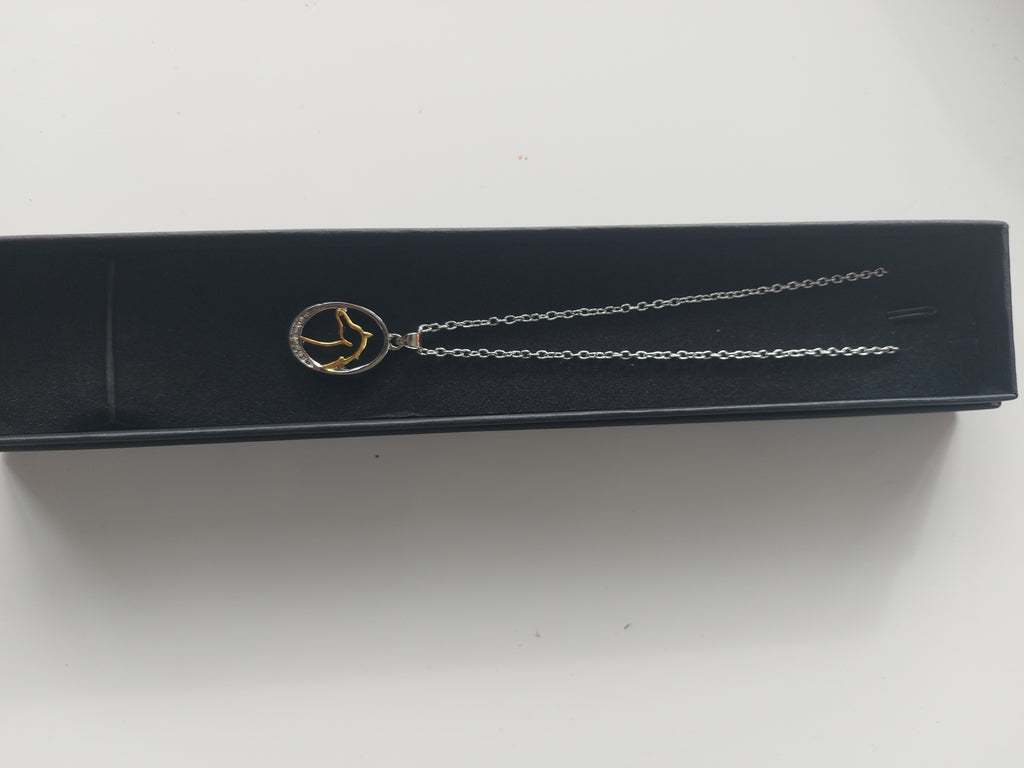 Horse pendent necklace